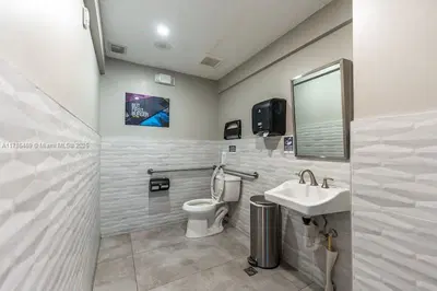 Stylish Restaurant with Prime Location