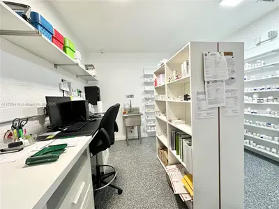 Turnkey Pharmacy with Established Customer Base