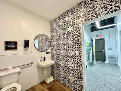 Turnkey Pharmacy with Established Customer Base