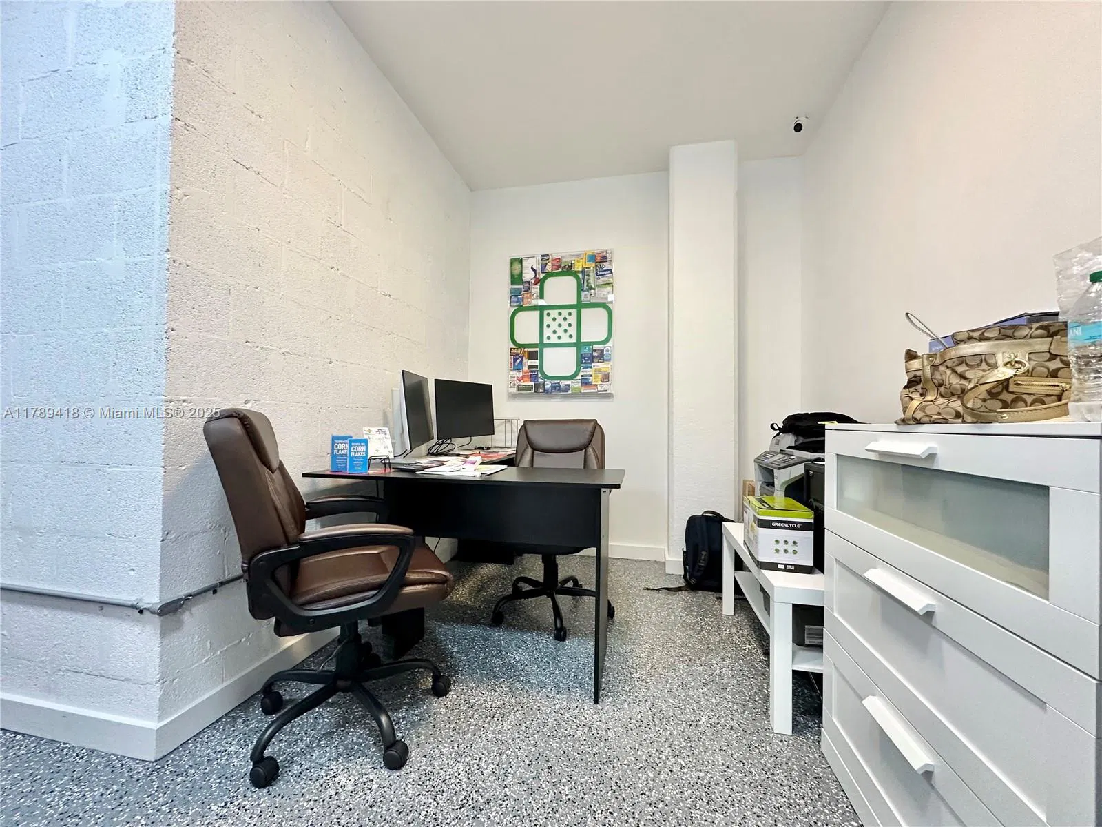 Turnkey Pharmacy with Established Customer Base