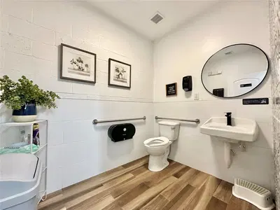 Turnkey Pharmacy with Established Customer Base