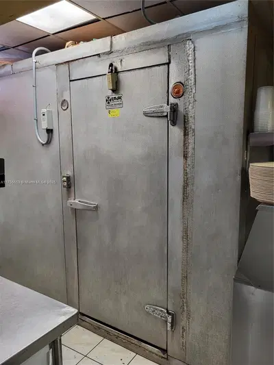 Established Cafeteria with Turnkey Operations