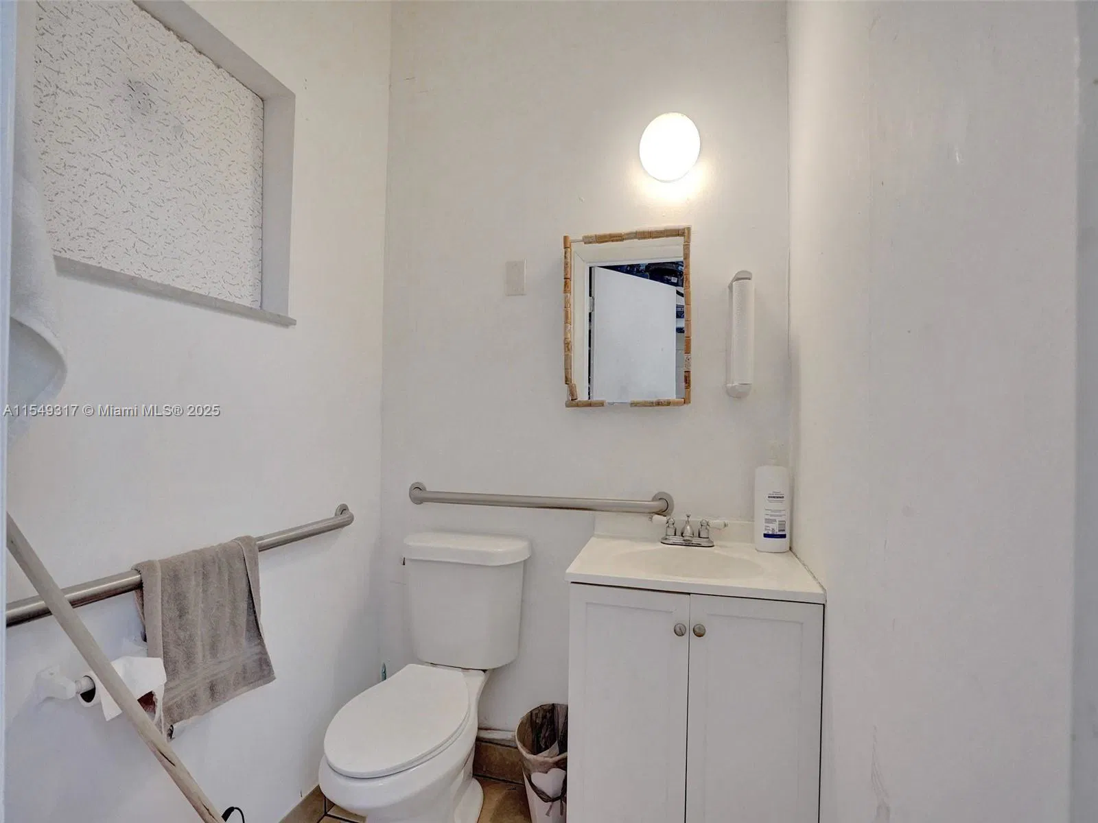 Thriving Electronics Repair Shop with Strong Local Presence