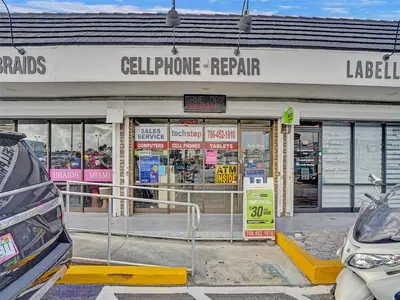 Thriving Electronics Repair Shop with Strong Local Presence