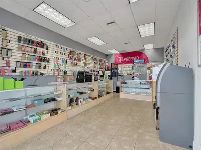 Thriving Electronics Repair Shop with Strong Local Presence