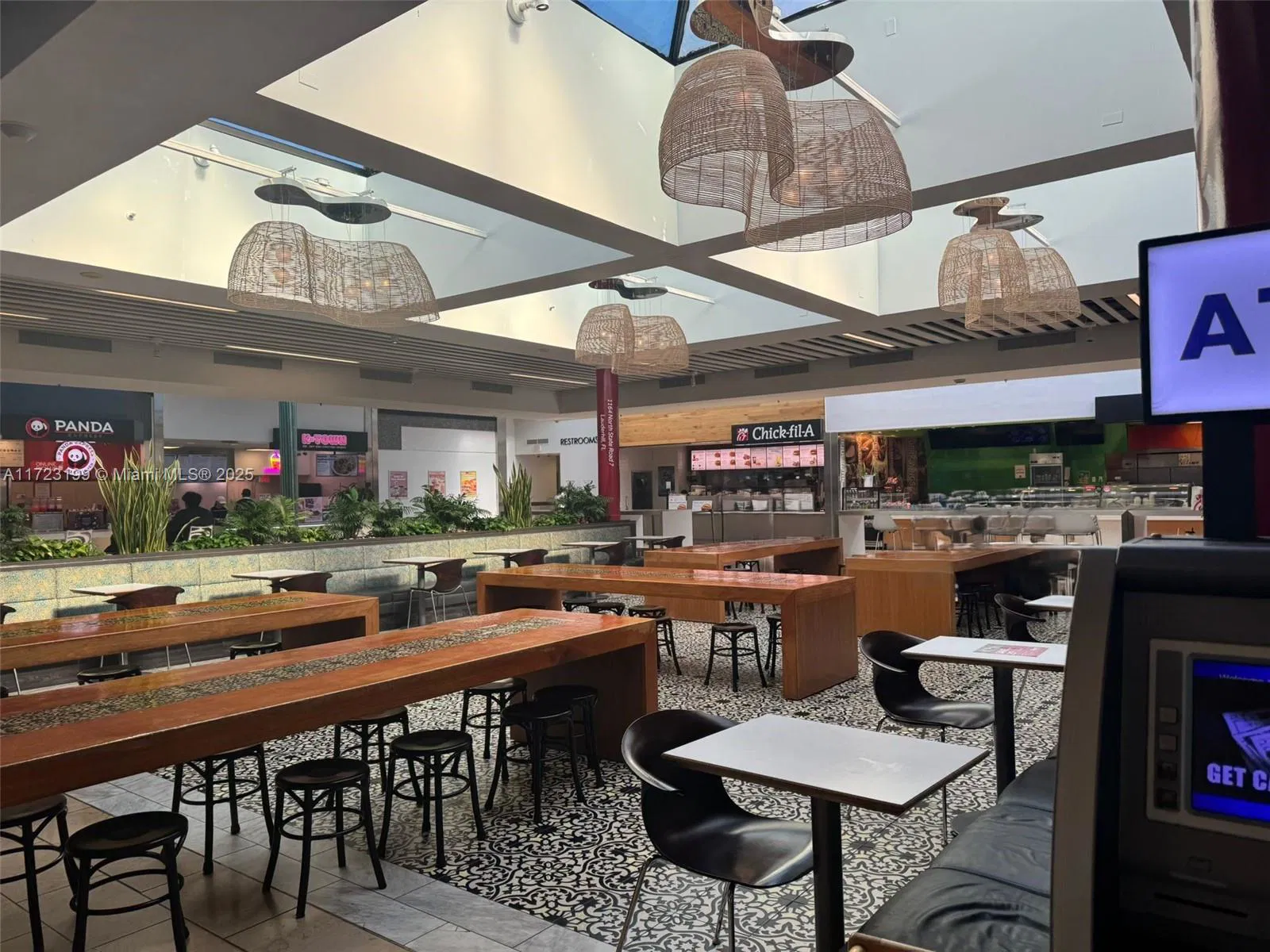 Established Franchise Restaurant with Prime Mall Location