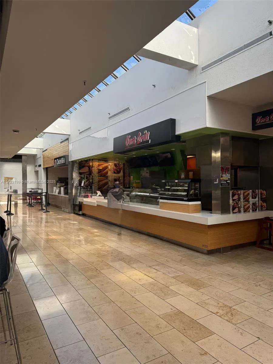 Established Franchise Restaurant with Prime Mall Location