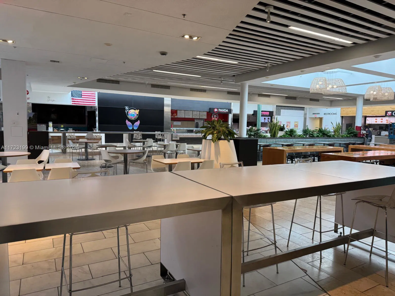 Established Franchise Restaurant with Prime Mall Location