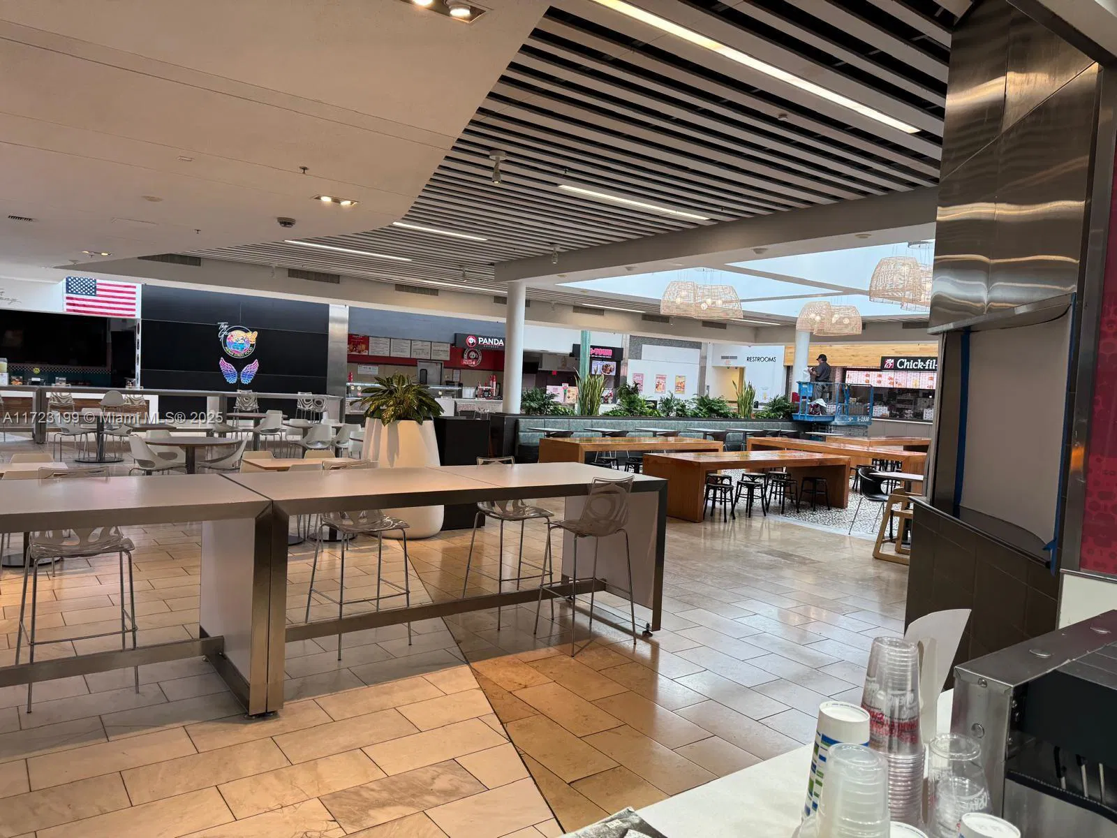 Established Franchise Restaurant with Prime Mall Location