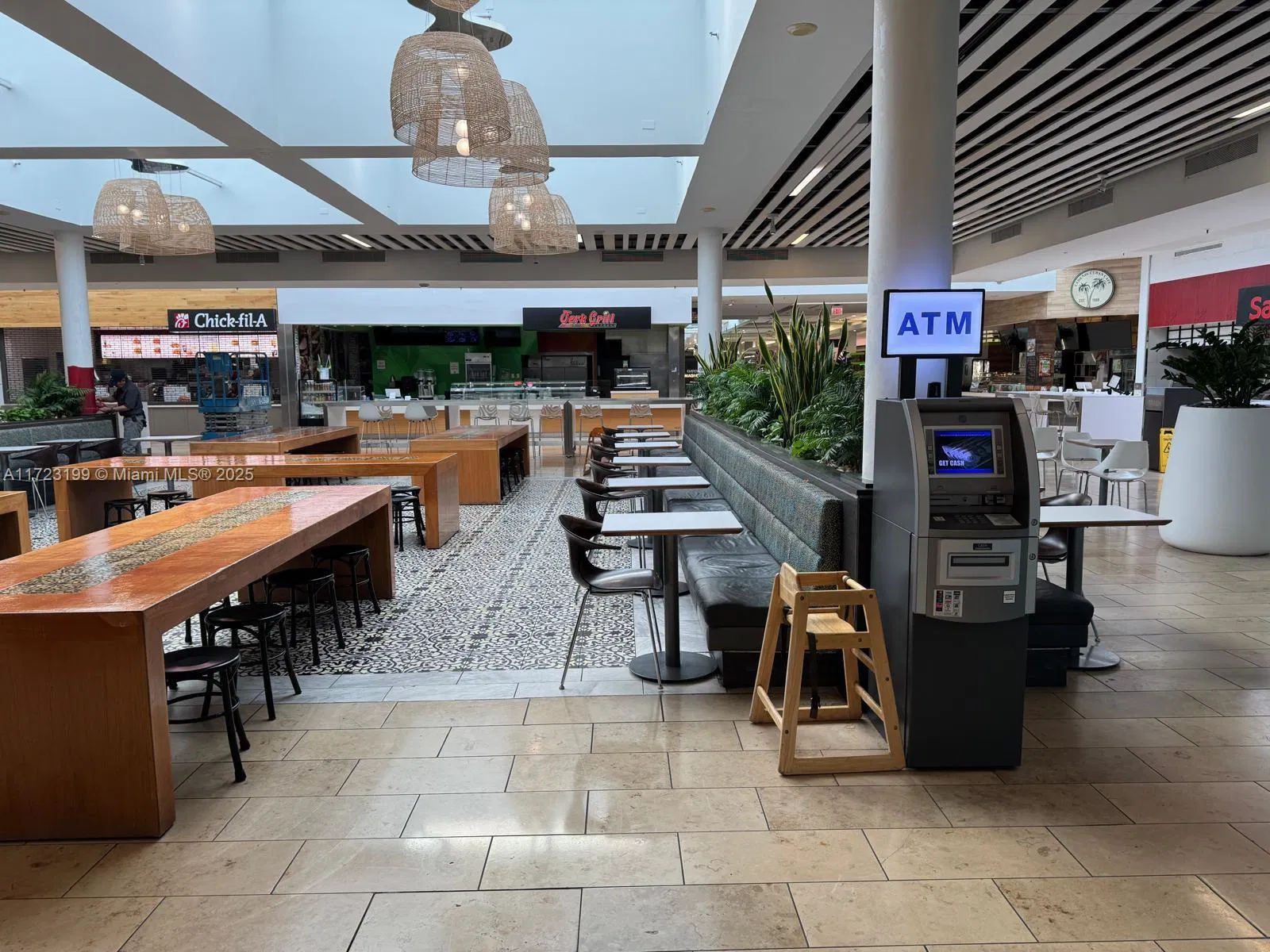 Established Franchise Restaurant with Prime Mall Location