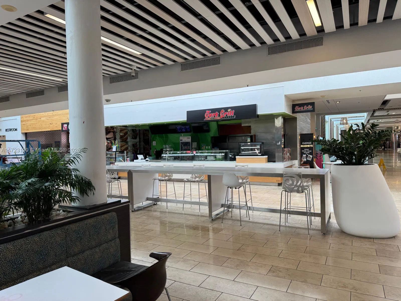 Established Franchise Restaurant with Prime Mall Location
