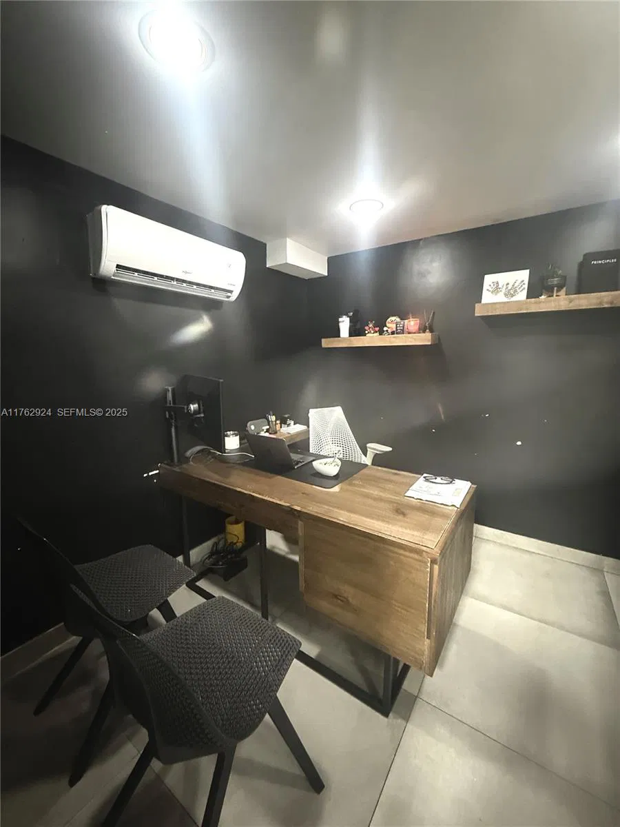 Thriving Fast Casual Restaurant with Loyal Customer Base