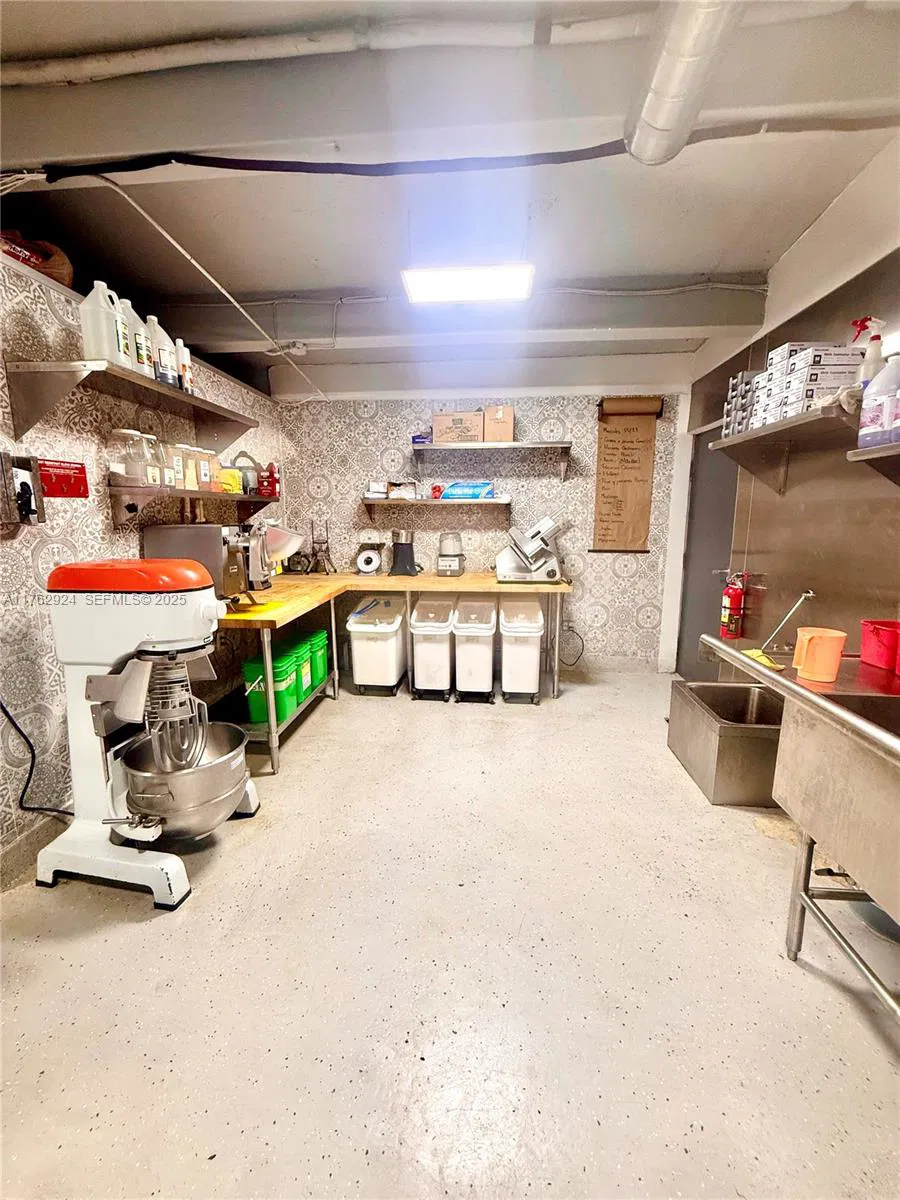 Thriving Fast Casual Restaurant with Loyal Customer Base