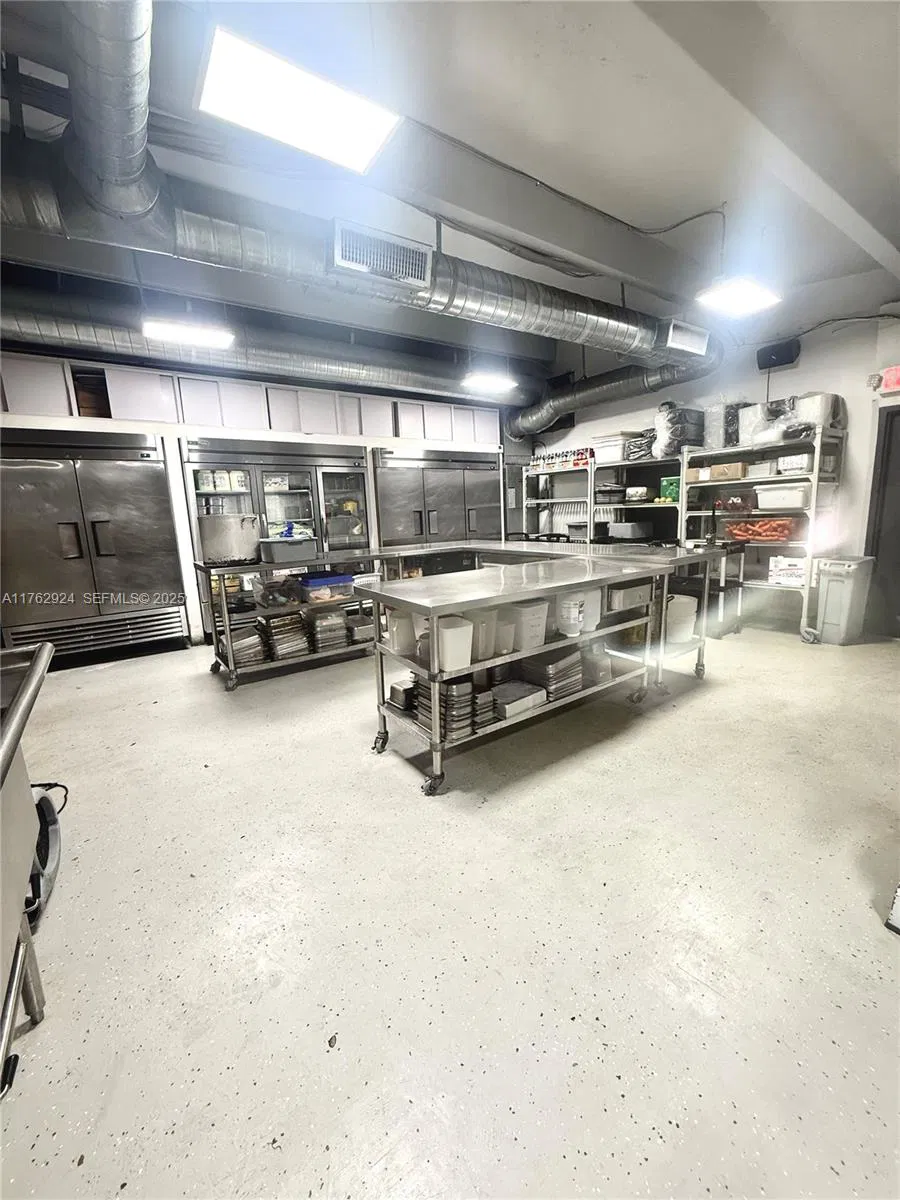 Thriving Fast Casual Restaurant with Loyal Customer Base