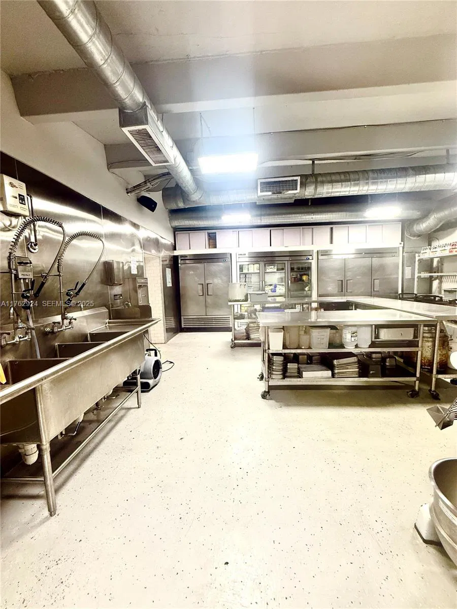 Thriving Fast Casual Restaurant with Loyal Customer Base