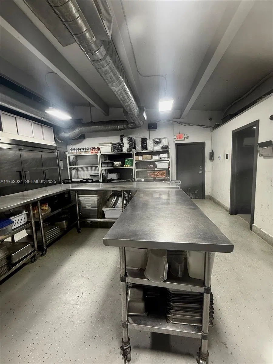 Thriving Fast Casual Restaurant with Loyal Customer Base