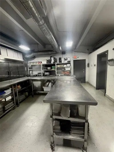 Thriving Fast Casual Restaurant with Loyal Customer Base