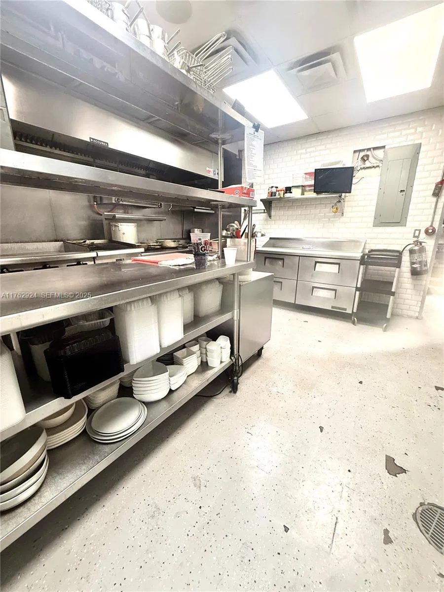 Thriving Fast Casual Restaurant with Loyal Customer Base