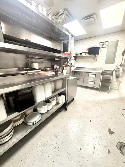 Thriving Fast Casual Restaurant with Loyal Customer Base