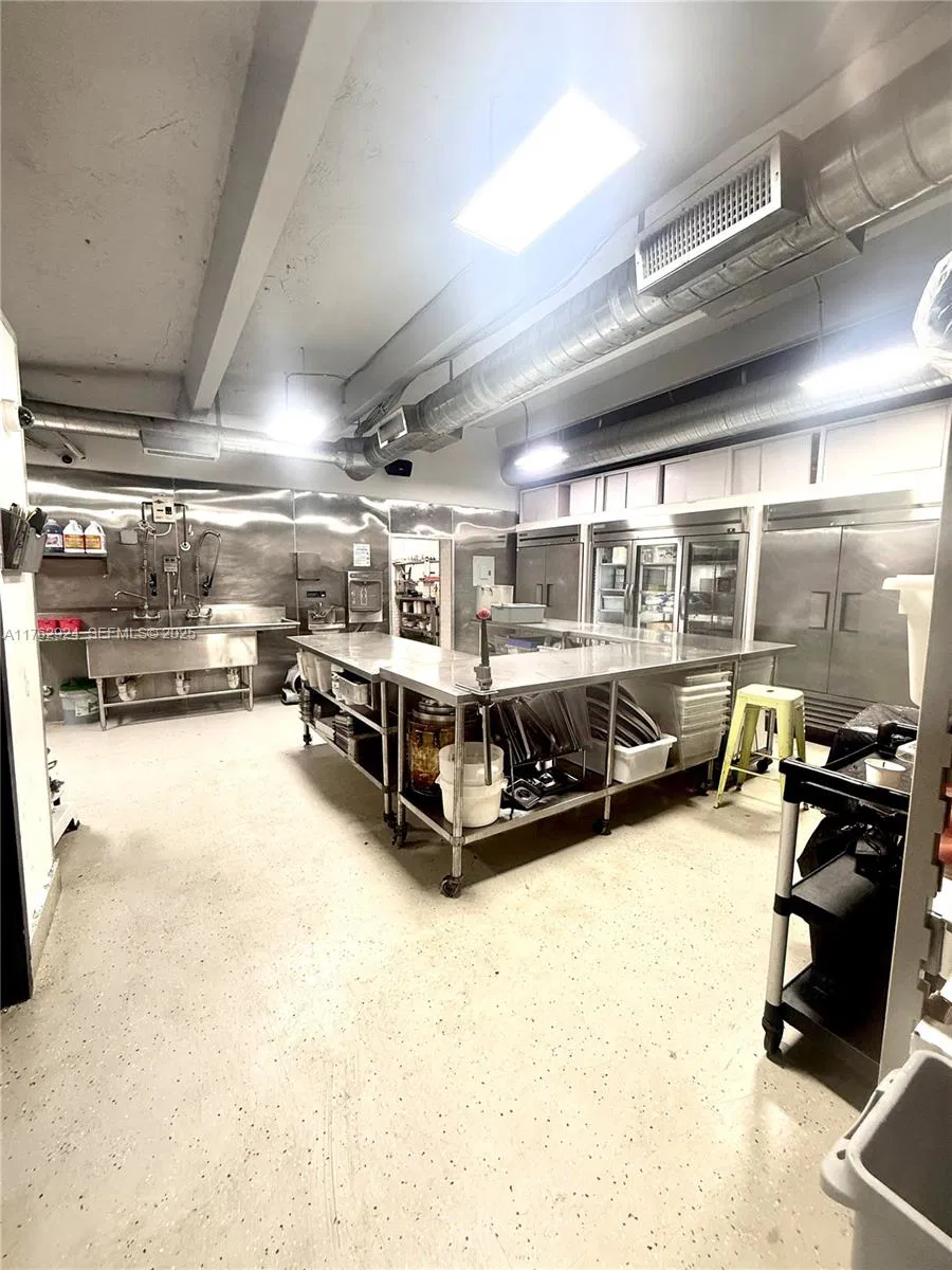 Thriving Fast Casual Restaurant with Loyal Customer Base