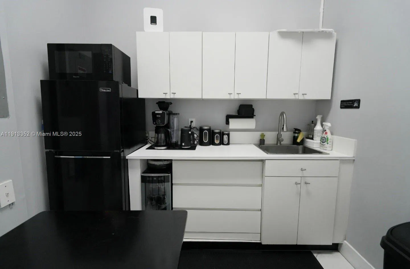 Thriving Hair Salon with Turnkey Operations