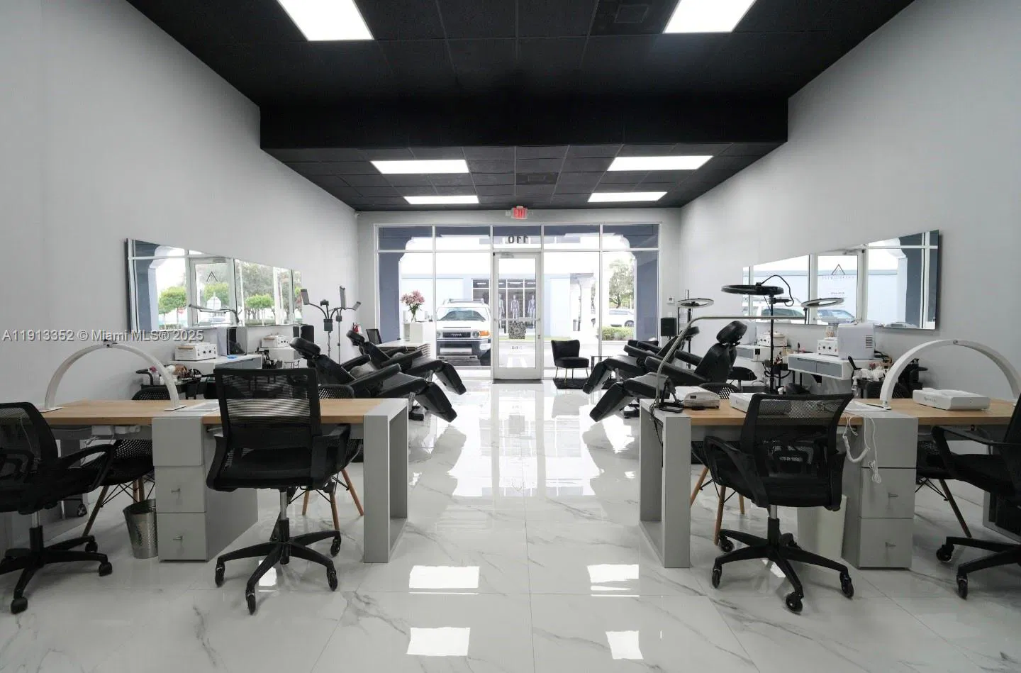 Thriving Hair Salon with Turnkey Operations