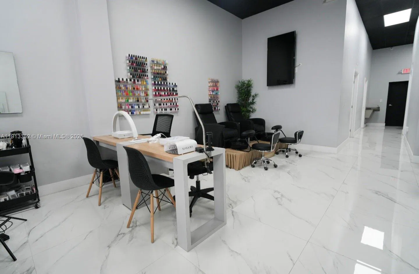 Thriving Hair Salon with Turnkey Operations