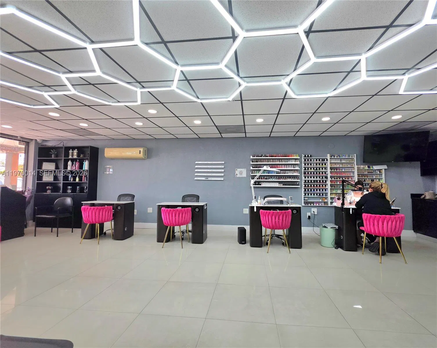 Turnkey Beauty Salon with Strong Employee Retention