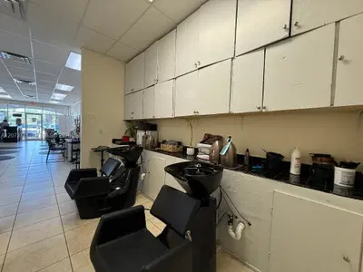 Thriving Beauty and Nail Salon with Prime Location