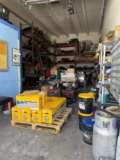 Established Semi Truck Repair with Loyal Client Base