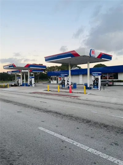 Profitable Gas Station and Convenience Store with High Traffic Location