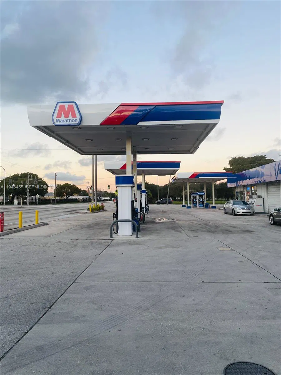 Profitable Gas Station and Convenience Store with High Traffic Location
