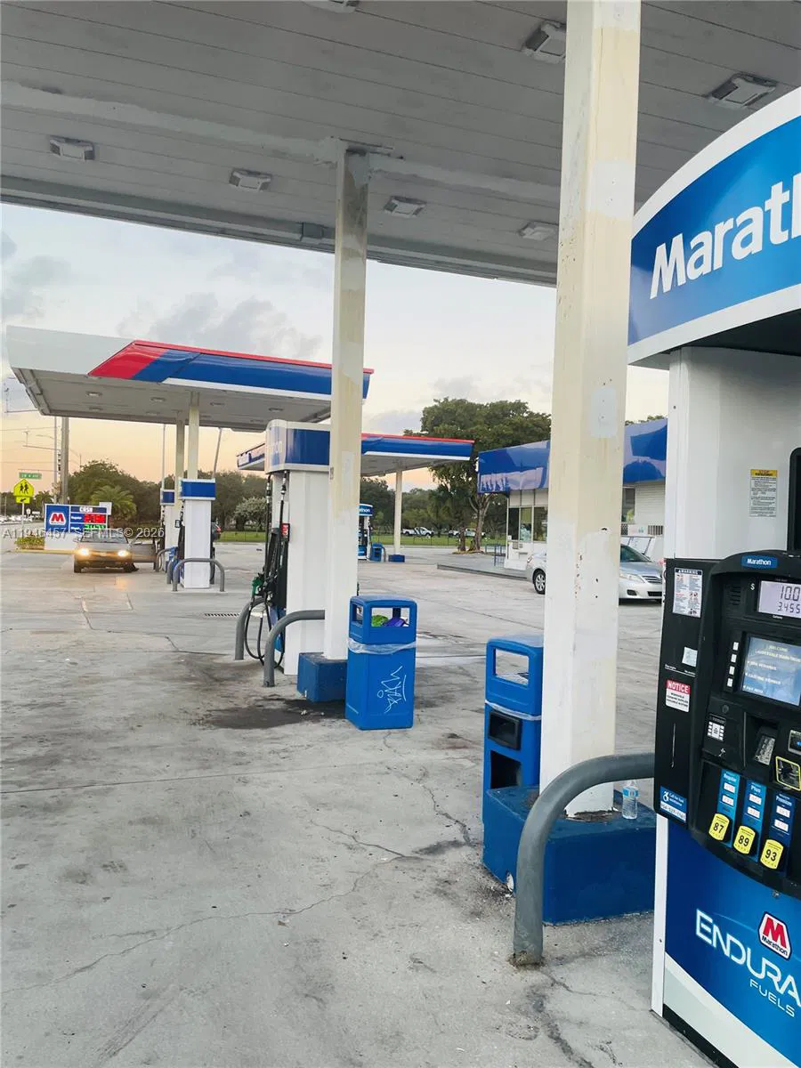 Profitable Gas Station and Convenience Store with High Traffic Location