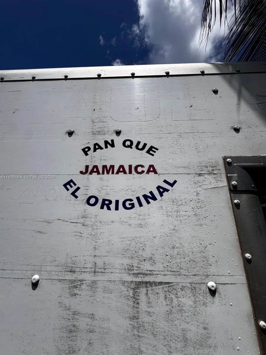 Niche E commerce Distributor with Supermarket Chain Relationships