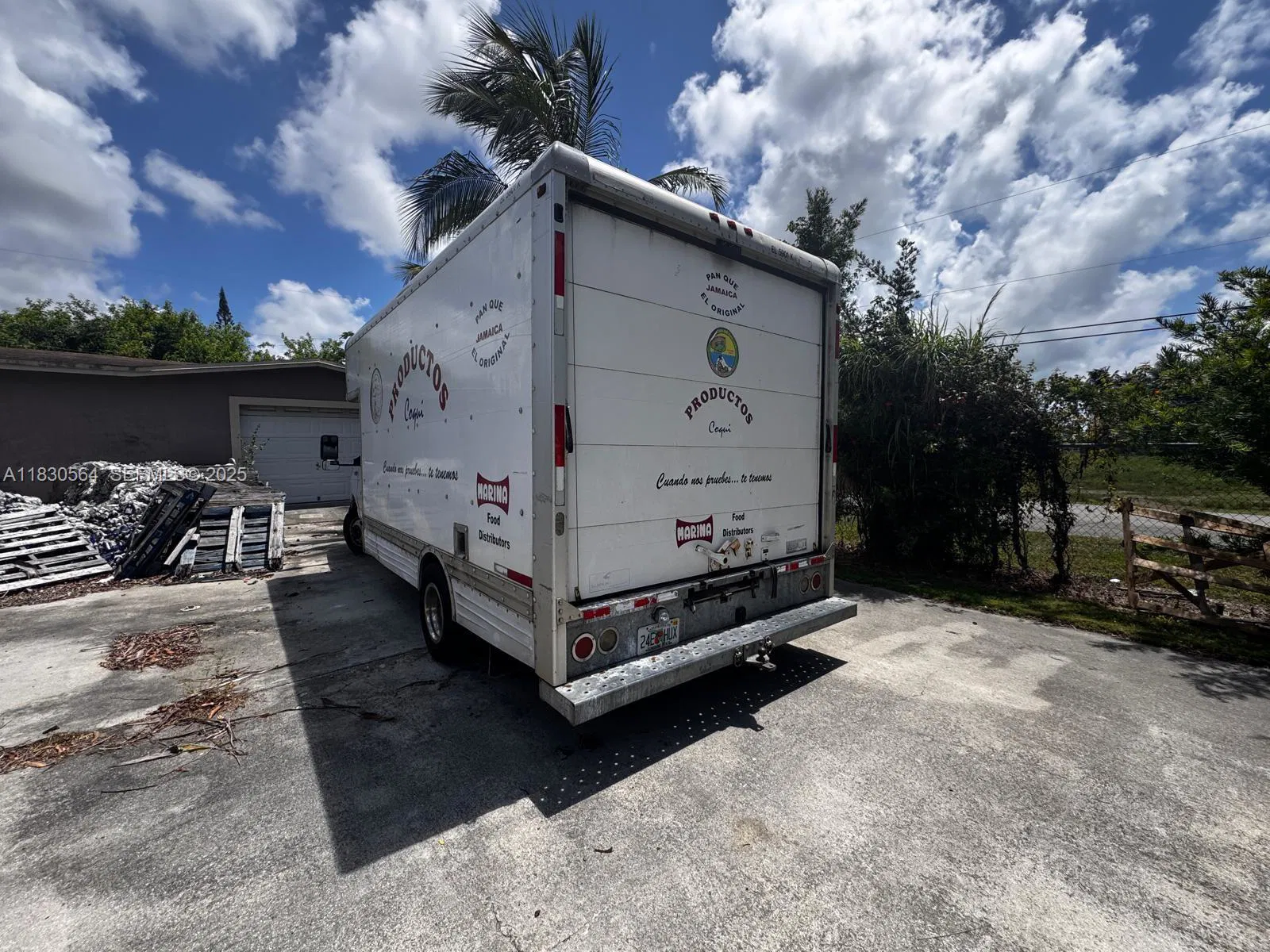 Niche E commerce Distributor with Supermarket Chain Relationships