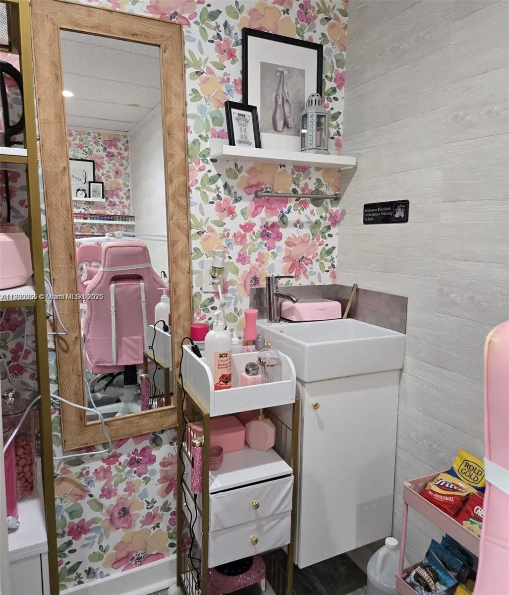 Turnkey Spa with Established Clientele