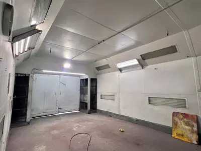 Turnkey Auto Body Shop with Established Dealership Relationships