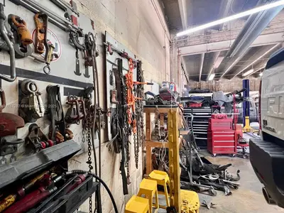 Turnkey Auto Body Shop with Established Dealership Relationships