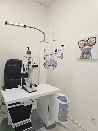 Thriving Optometry Clinic with High Traffic Location