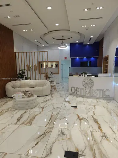 Thriving Optometry Clinic with High Traffic Location