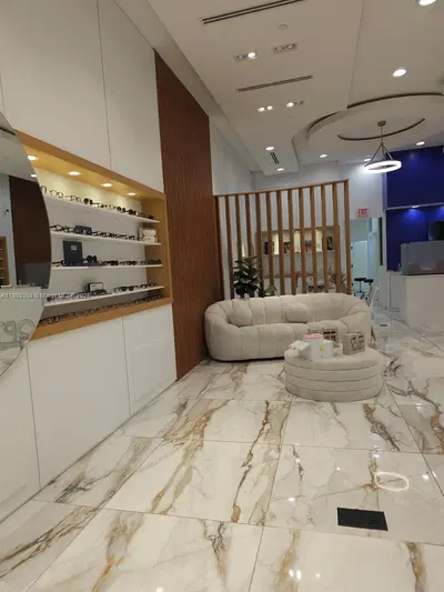 Thriving Optometry Clinic with High Traffic Location