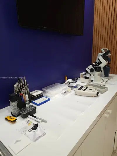 Thriving Optometry Clinic with High Traffic Location