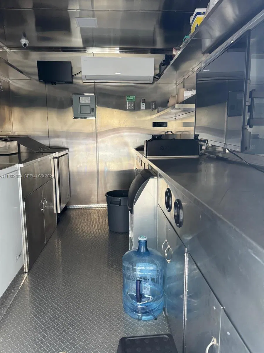 Turnkey Mobile Food Trailer with Flexible Operations