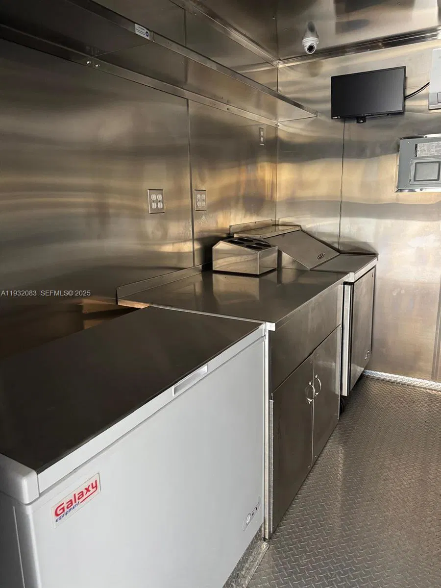 Turnkey Mobile Food Trailer with Flexible Operations