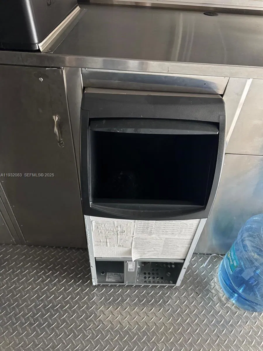 Turnkey Mobile Food Trailer with Flexible Operations