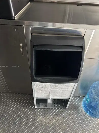 Turnkey Mobile Food Trailer with Flexible Operations