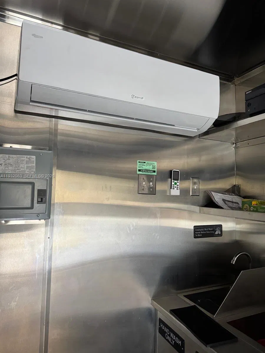 Turnkey Mobile Food Trailer with Flexible Operations