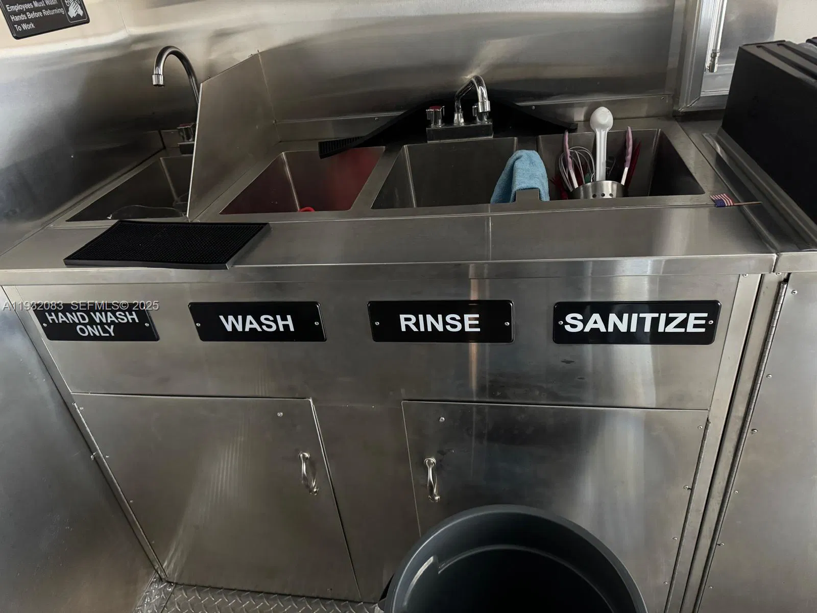 Turnkey Mobile Food Trailer with Flexible Operations