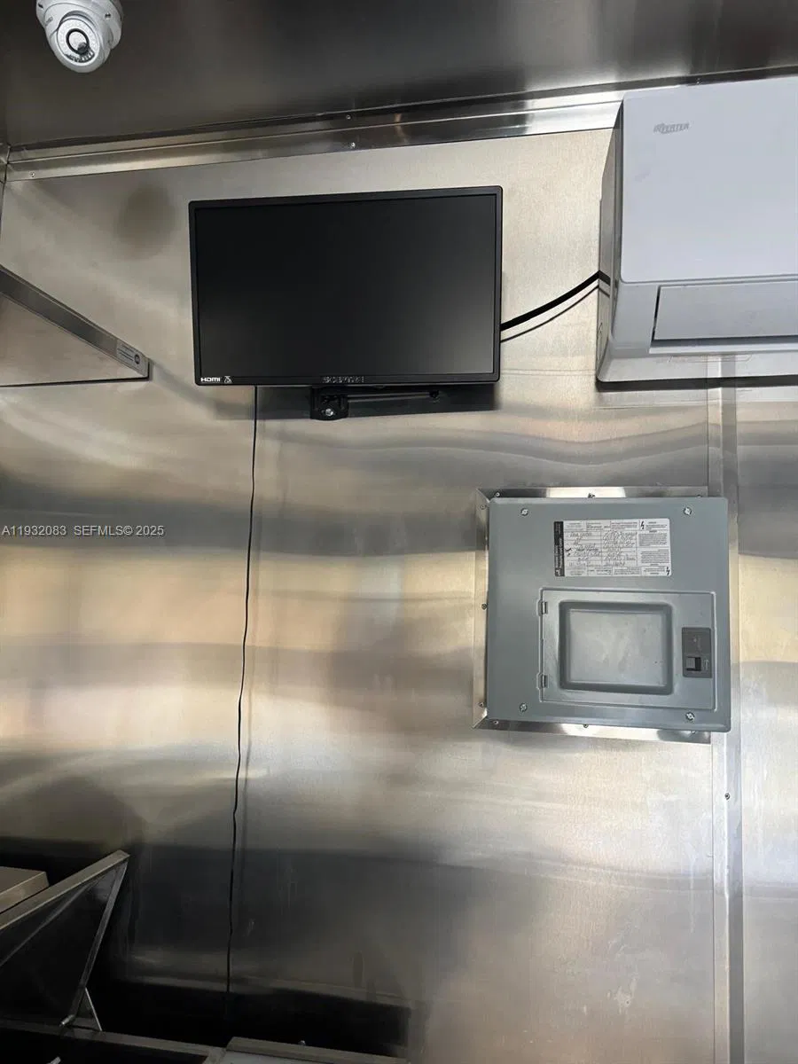 Turnkey Mobile Food Trailer with Flexible Operations