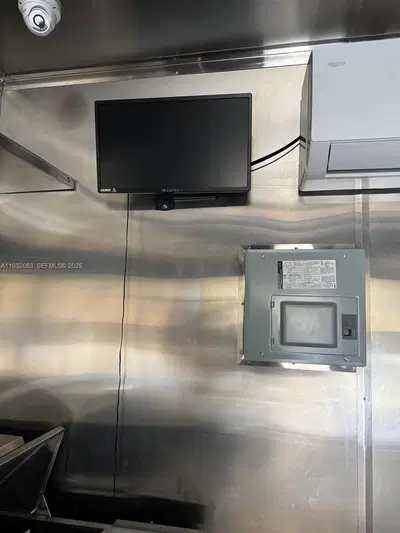 Turnkey Mobile Food Trailer with Flexible Operations